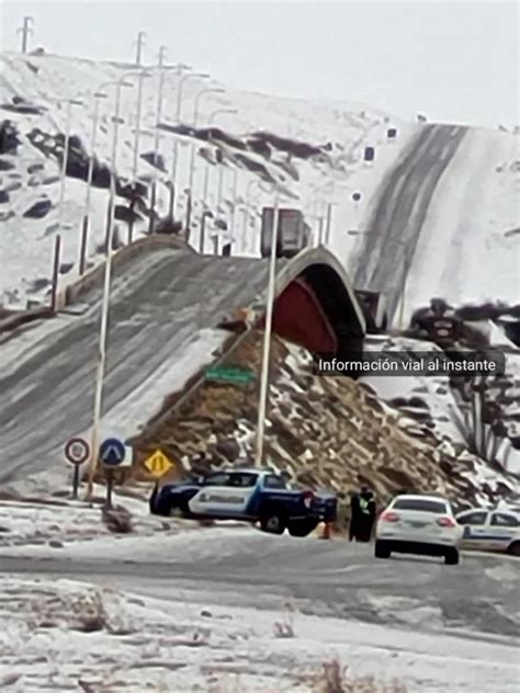 Un camión quedó colgado del puente de Piedra Buena y cortó el tránsito