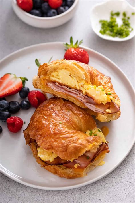 breakfast ideas with croissants 9