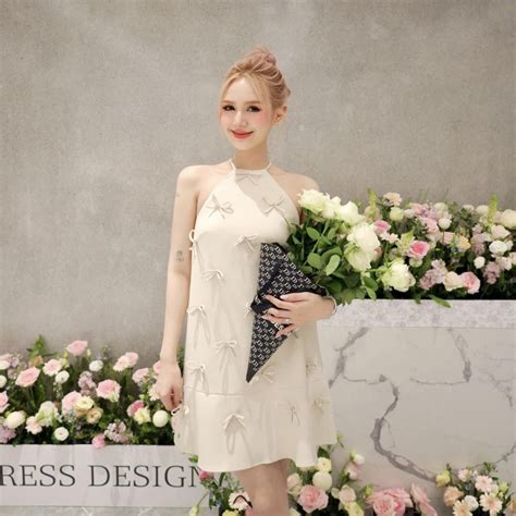 Diện bikini nhỏ xíu hot girl Xoài Non được chồng chụp ảnh có tâm