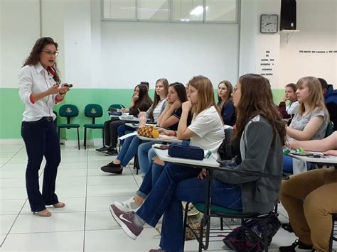 Faculdade Ideau Oferece Aula Preparat Ria Para Reda O Do Enem Ideau