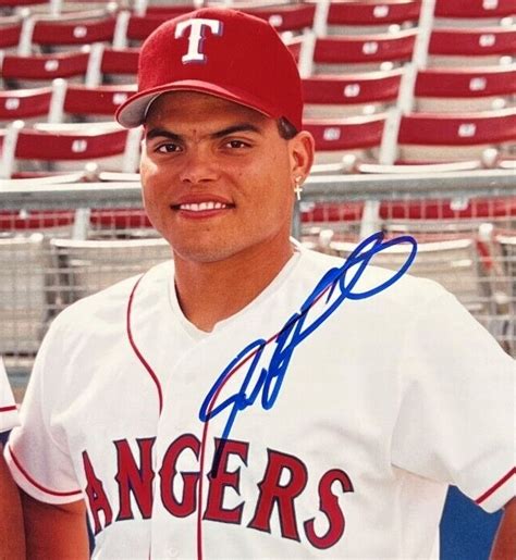 Los Rangers de Texas rinden honor a Iván Rodríguez en la Primera Noche