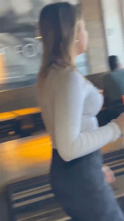 Face And Tits On A Hot Blonde Oc Spandex Leggings Yoga Pants Forum