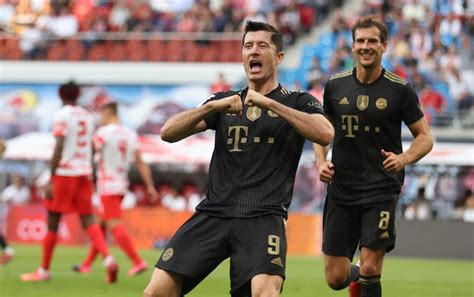 FC Bayern Lewandowski erhält Goldenen Schuh für besten Torjäger