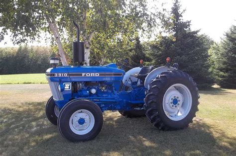 Exploring the Components of a Ford 3910 Tractor: Illustrated Diagram
