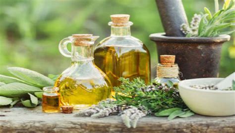 3 Amazing Skin Brightening Oils For That Radiant रात को सोने से पहले करें इस आर्युवेंदिक ऑयल का