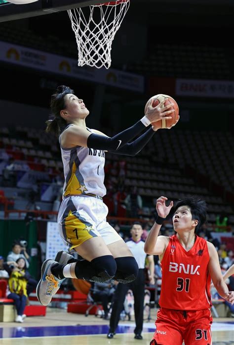 여자농구 박지수 1라운드 이어 2라운드도 Mvp 선정 네이트 뉴스