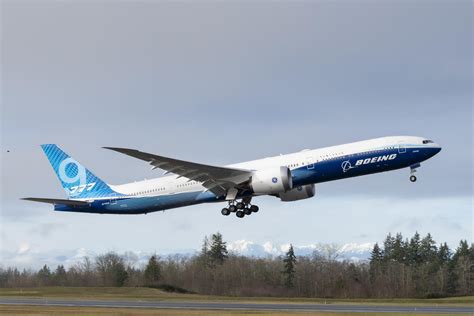 Maior avião bimotor da história, Boeing 777X completa primeiro voo - Airway
