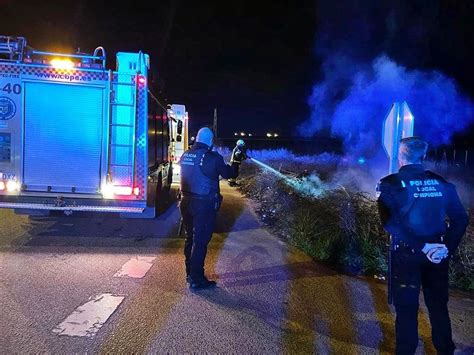 Tira Una Colilla Por La Ventana De Su Coche Y Provoca Un Incendio En