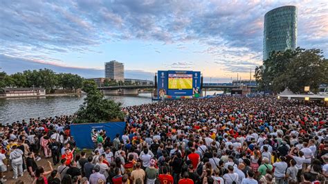 Frankfurt Zieht Positive Bilanz F R Em Fanzone Audio Hessenschau De