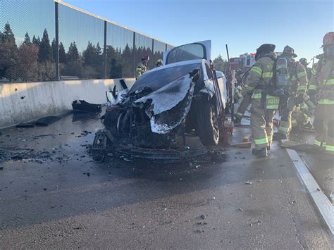 Electric Vehicle Spontaneously Caught Fire While Driving On The Highway