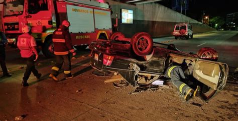 Accidente Deja A Dos J Venes Heridas Tras Volcar En Bulevar Juan Pablo