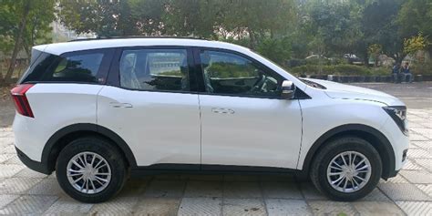 Mahindra XUV700 AX7 with Sunroof Self Drive Car on Rent in Delhi