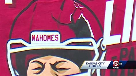 New shirt features Patrick Mahomes' legendary cracked helmet