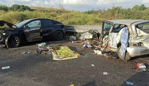 I Funerali Di Simona Cardone Morta Nellincidente Contro La Tesla L