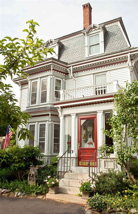 Here's What Distinguishes the Most Popular American House Styles