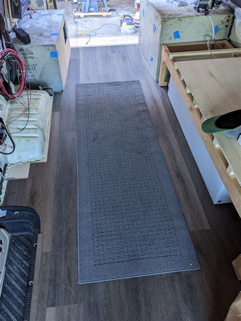 The rug really ties the room together : r/vandwellers