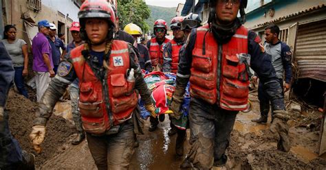 Deslizamento De Terra Deixa Ao Menos 25 Mortos E 52 Desaparecidos Na