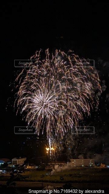 夜空に打ち上げられる花火の写真・画像素材 7169432 Snapmart（スナップマート）