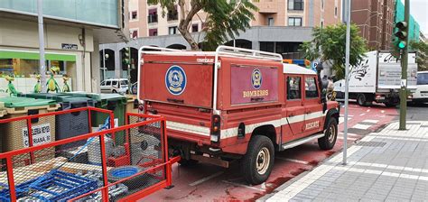 La Policía Local De Las Palmas De Gran Canaria Desaloja A Un Grupo De