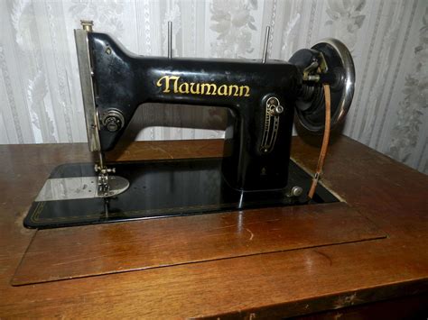 Старинная немецкая швейная машина Naumann