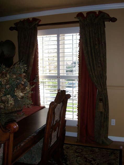 Dining Room Drapes Design by Vincy Bramblett Interiors