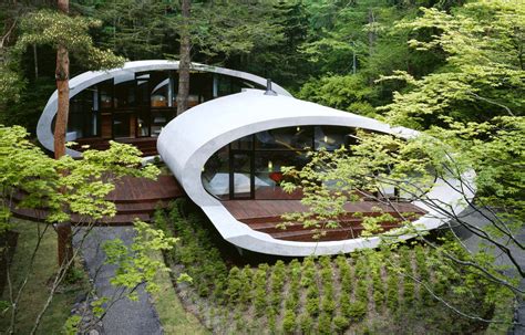 Shell House: A Futuristic Architecture That Integrates With Nature