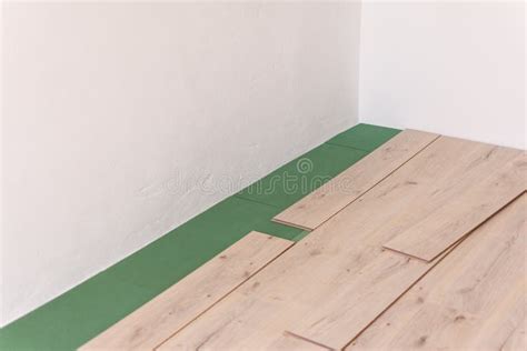 Installation Laminate in the Room Stock Image - Image of parquet, installing: 157927367