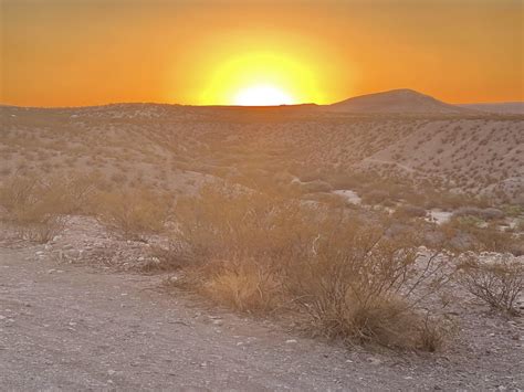 New Mexico desert sunset : r/pics