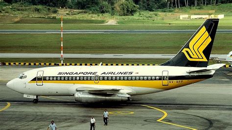 What Happened To Singapore Airlines' Boeing 737 Original Series Aircraft?