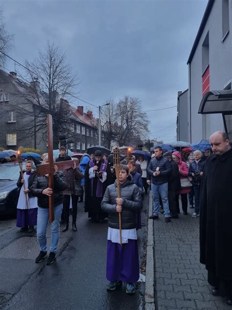 Droga Krzyżowa ulicami naszej parafii 31 03 2023 Parafia NMP Matki