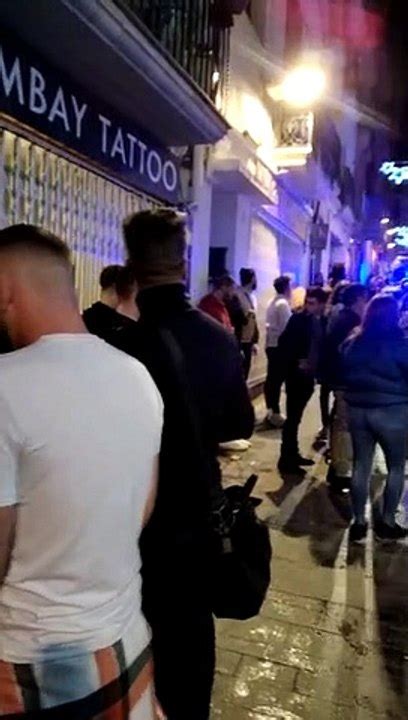 Un Joven Apu Ala A Otro A La Salida De Una Discoteca De Sitges Cedido