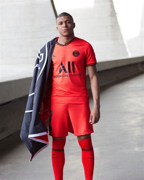 Psg 2020 Infos Sur Les Nouveaux Maillots De Football Paris 2019 2020