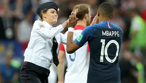 Invadiram O Campo Na Final Da Copa Por Uma Raz O Nobre Quem S O Os Pussy Riot Mulher