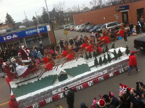 STREETSVILLE LIVING: Streetsville Santa Claus Parade