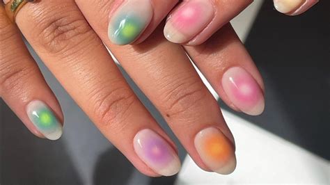 How To Replicate This Winter S Glowing Aura Nail Trend