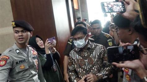 Johnny Tak Hanya Didakwa Rugikan Negara Rp8 032 Triliun Tapi Perkaya