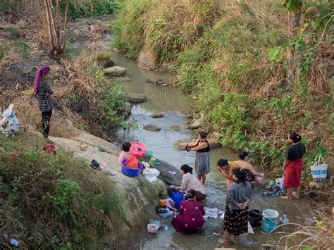 Kekeringan Di Kabupaten Bogor Warga Gunakan Air Kali Untuk Minum