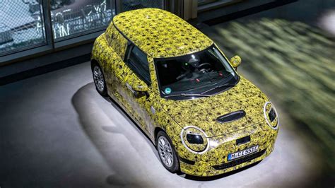 Mini-Familie wächst mit dem chinesischen Partner - Elektroauto