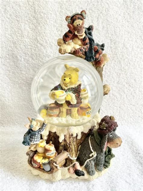 Disney Boyds Winnie The Pooh Tiger Musical Snow Globe Skaters Waltz