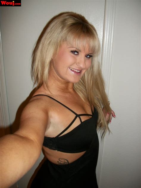 Sexy Amateur Chicks Pose Seductively For Local Photographers Photos