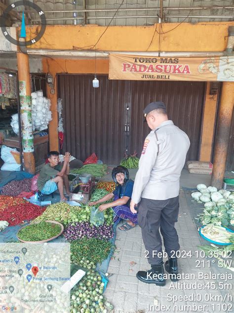 Patroli Sambang Di Pasar Balaraja Personil Satbinmas Berikan Himbauan