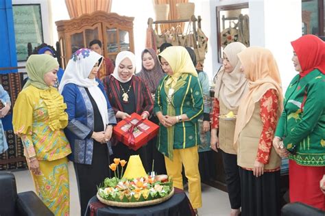 Pameran Produk Unggulan Umkm Kolaka Utara Di Pameran Dekranasda