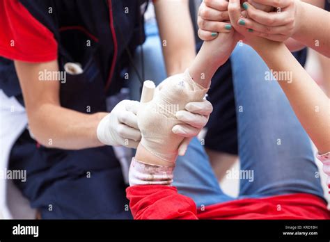 Hand Bandaging First Aid Training Stock Photo Alamy