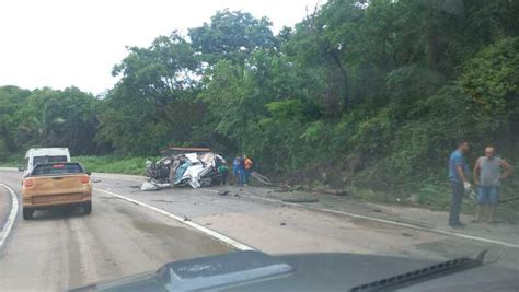 Acidente Envolvendo Carretas E Autom Veis Deixa Um Morto Na Serra De