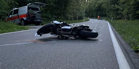 Unfall in Rafz ZH Kollision zwischen zwei Motorrädern