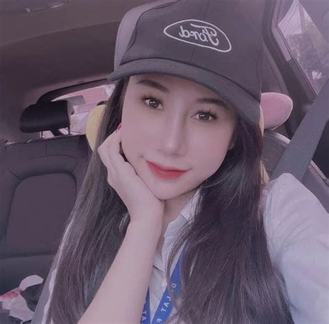 Hot Girl L T Khoe Nhan S C V N Ng I M B N Xe Ford Titanic N I M I Th C Chia S