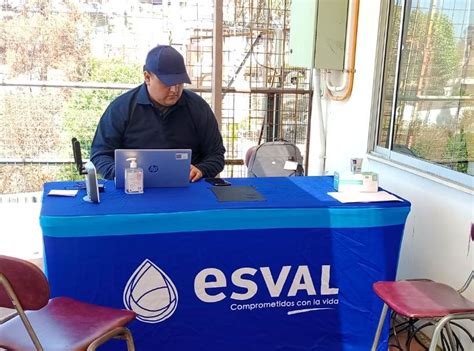 Esval extiende atención en terreno en sectores afectados por incendio