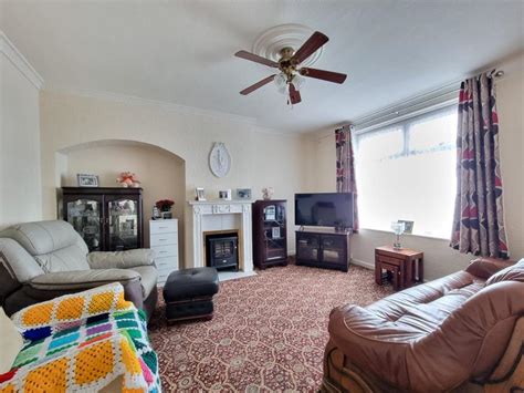 Porters Avenue Dagenham 3 Bed End Of Terrace House For Sale £400 000