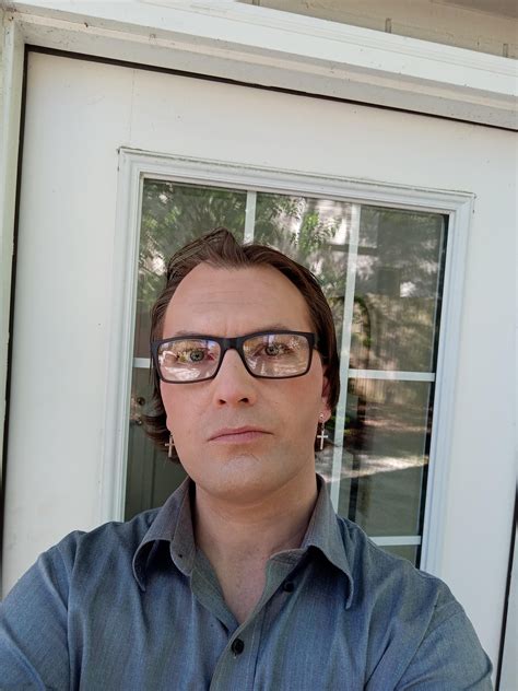 Why does makeup separate around mouth no matter what I do? : r