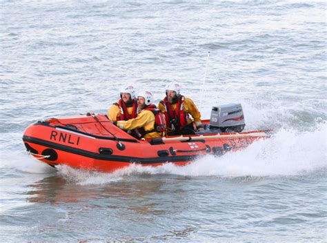 Drifting Inflatable Rescued By Margate Rnli Lifeboat And Thanet Rnli